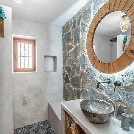Charming With Private Pool Holiday home