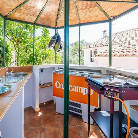 Charming With Private Pool