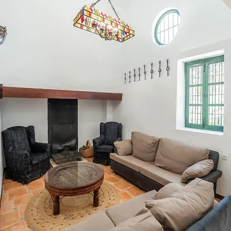 Charming With Private Pool